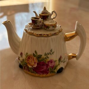 Royal Albert old country roses one cup Victorian tea table, boxed